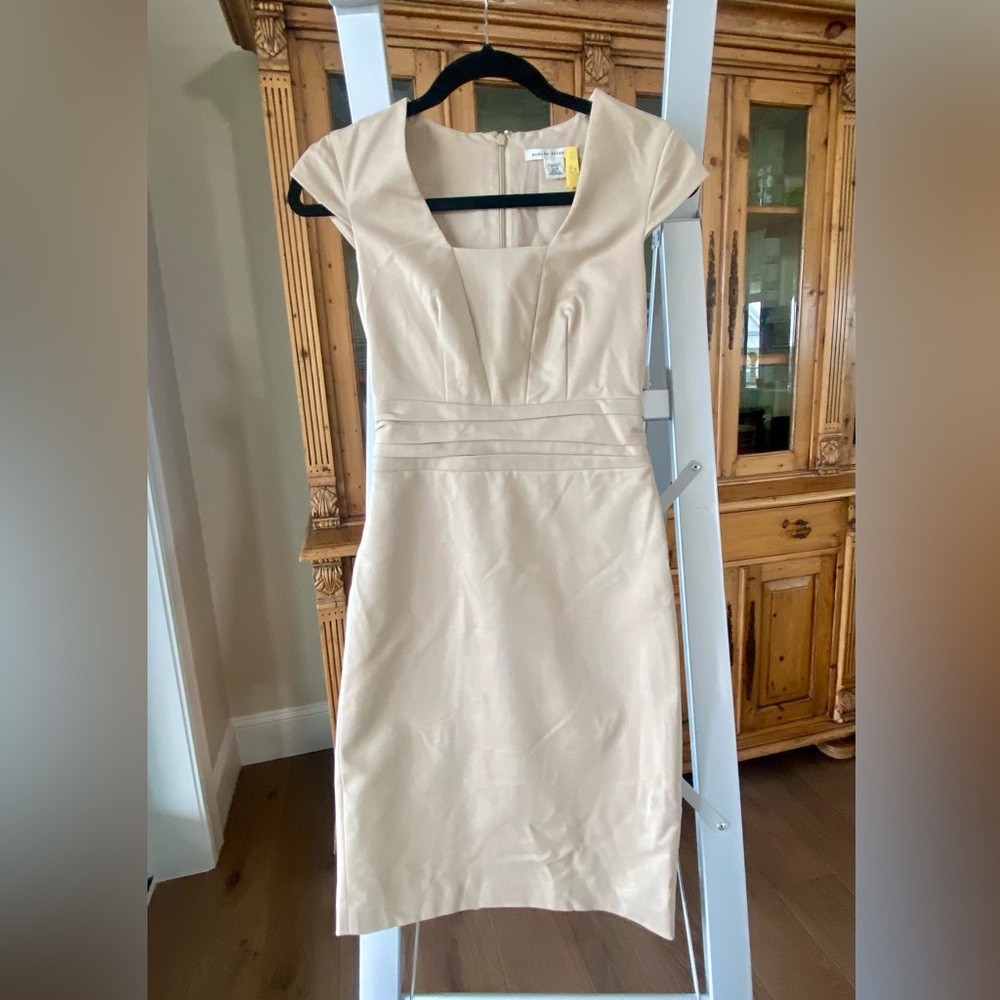 Banana Republic Kate sheath fitted dress, tan size 00P